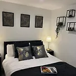 L1 Central City Studio - 3 Guests - Luxury