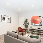 Fantastic 2 Bed Apartment In Waterloo Liverpool