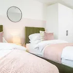 Renaissance Suite - 2Bed - Sleeps 7 - Central