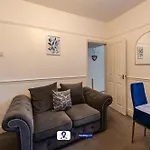 Last-Minute Offers L Premium Escape L Makin Stay L 4Bdr House By Finesse Stays Short Lets & Serviced Accommodation Liverpool With Free Wifi