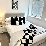 Copper Suite - 2Bed Elegance - Free Parking