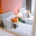 Stylish 3-Bed Home In Liverpool By 53 Degrees Property, Ideal Great For Large Groups & Business, Sleeps 8!