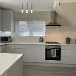The Dooley 3-Beds Sleeps 6 Pet Friendly