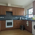 Guest Rooms Near City Centre & Dock Free Parking