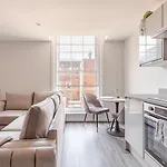 Urban Retreat By Lvp Apartments - Spacious 2-Bed, Sleeps 10 - Ideal For Groups