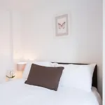 Base Serviced Apartments - The Docks