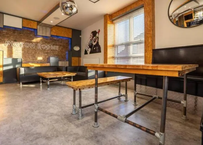 Host Liverpool - Picton Rooms Party Ultimate Party Pad