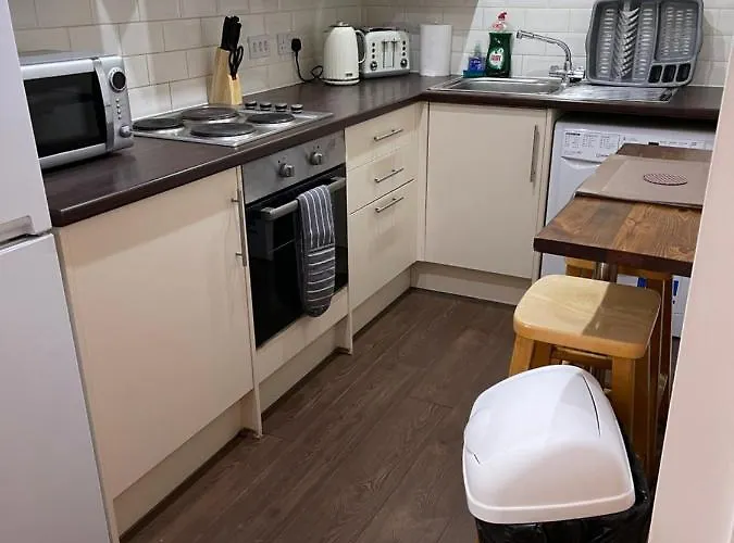 Modern, Quiet, Sleeps 10, Anfield, Tourists, Liverpool