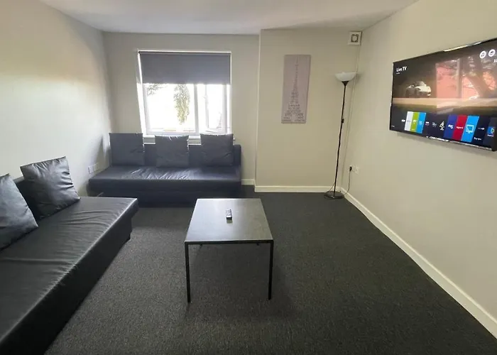 Hosted By Ryan - 2 Bedroom Apartment