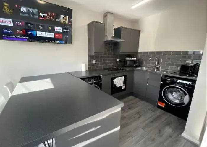 Newly Refurbished Apartment With Free Parking Flat 6