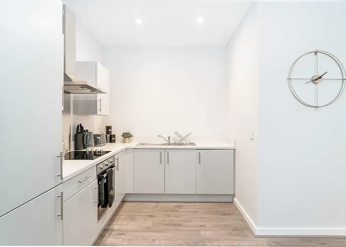 Fantastic 2 Bed Apartment In Waterloo Liverpool