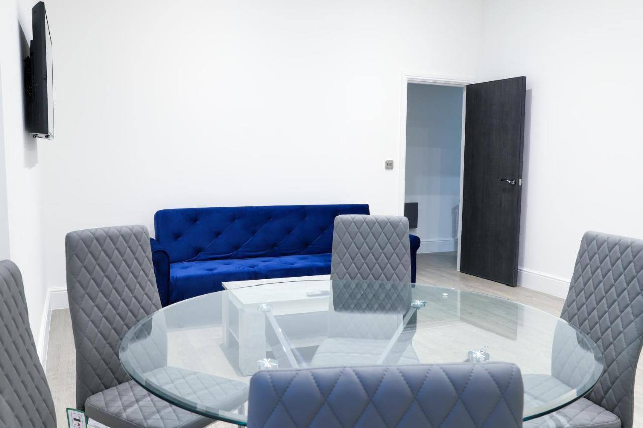 Apartment 16 Queen Avenue Collection By Happy Days