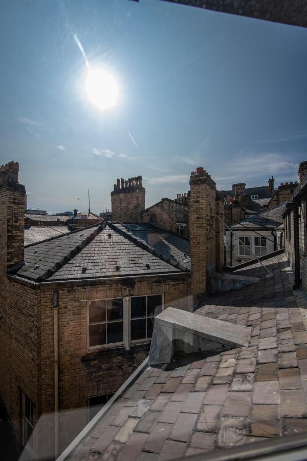 16 Queen Avenue Collection By Happy Days * Liverpool