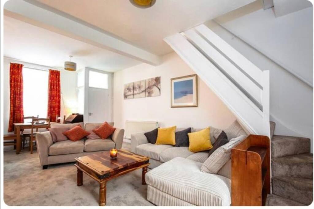 Hywel's Place Holiday home Liverpool