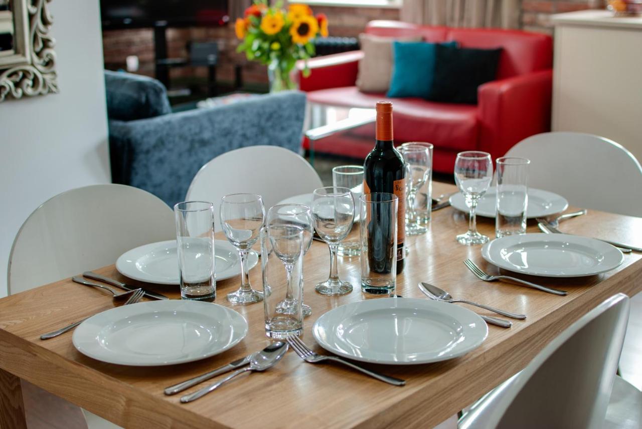 Base Serviced - Sir Thomas Street Apartment