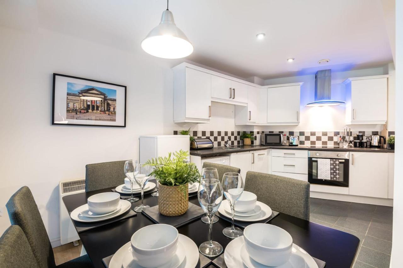 Holiday home Host - Central Modern Two Bedroom Apt - Secure Parking! Liverpool