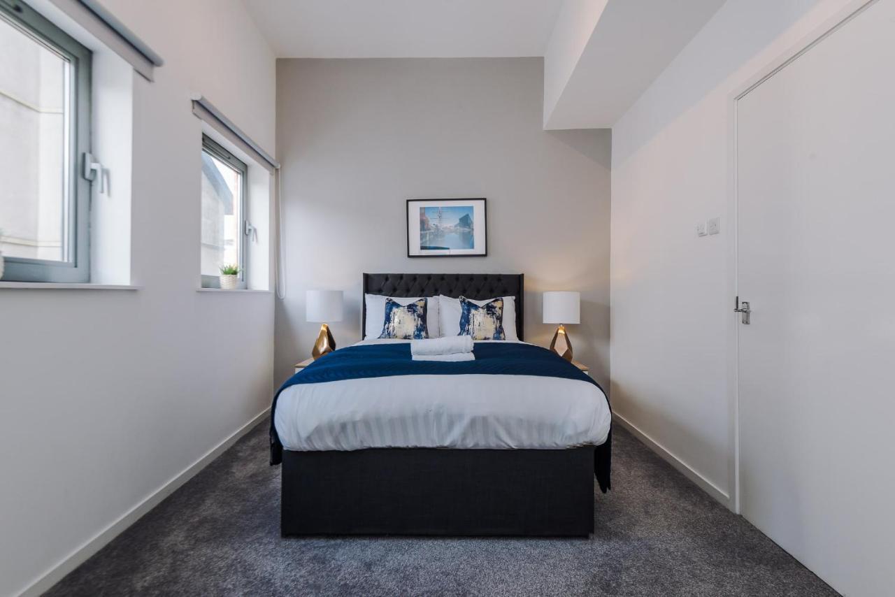 Beautiful 2 Bed Apartment - Super Central - Recently Renovated - Sleeps 8