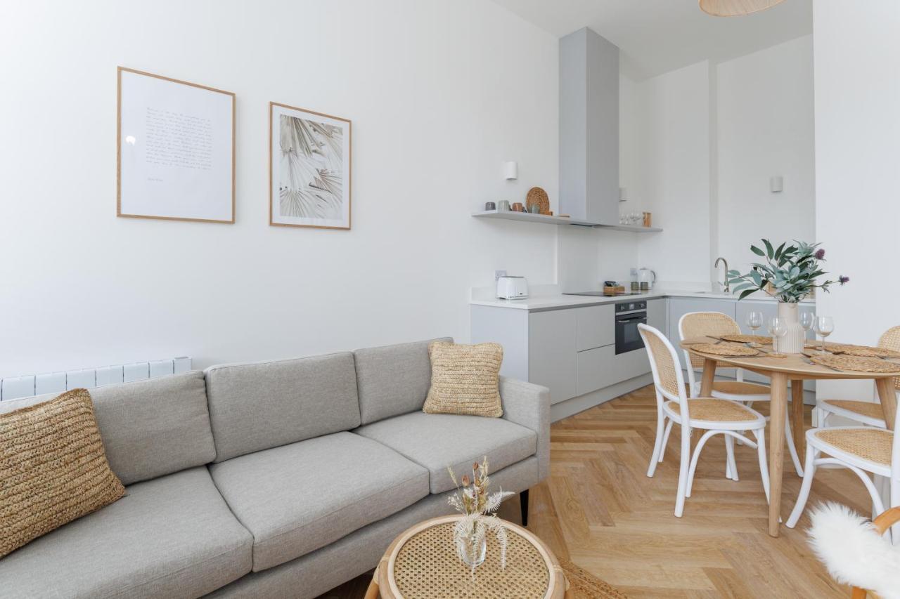 44 Renshaw Apartment