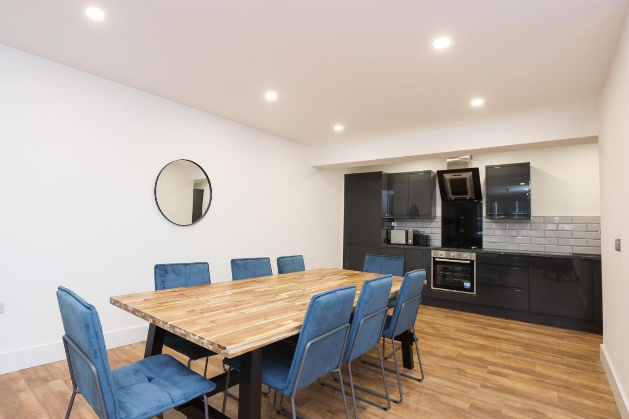 Concert Square By Happy Days Apartment *