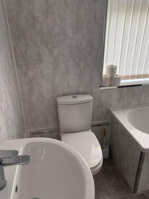 Modern 2 Bed Sleep 5 Close To Anfield Stadium *