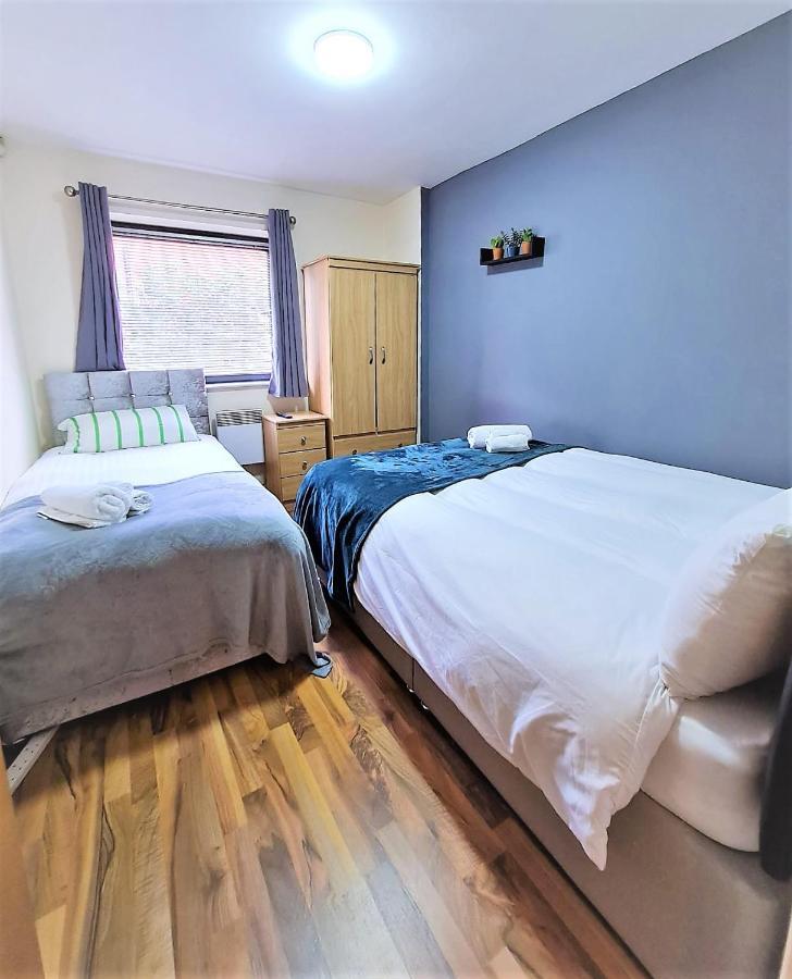 Sidemerseylivingscouk - Two-bedroom Ground-floor Self Check-in Apartment *