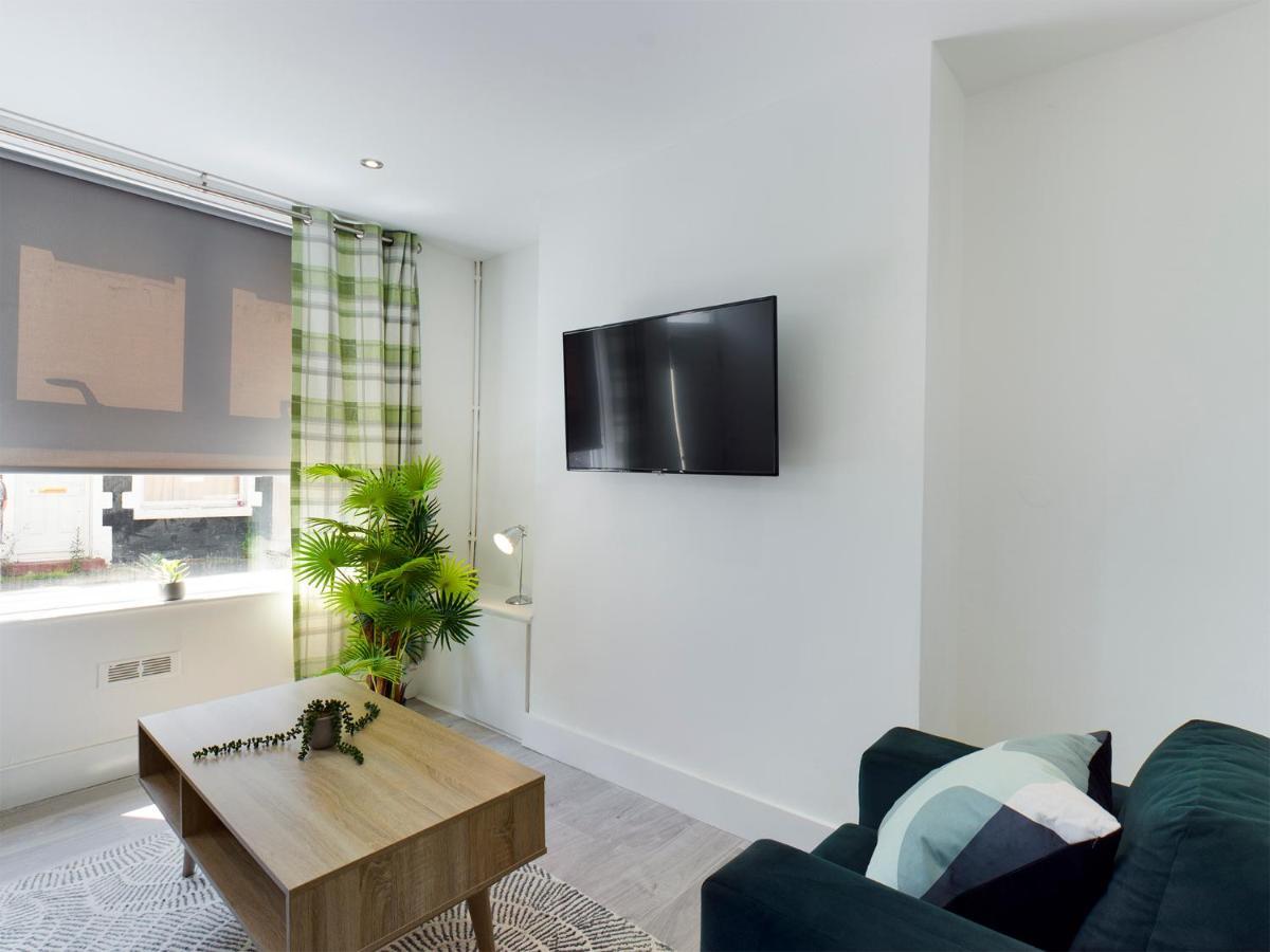 Gorst House 2 Bed House, Sleeps 4 Close To Stadium Holiday home Liverpool