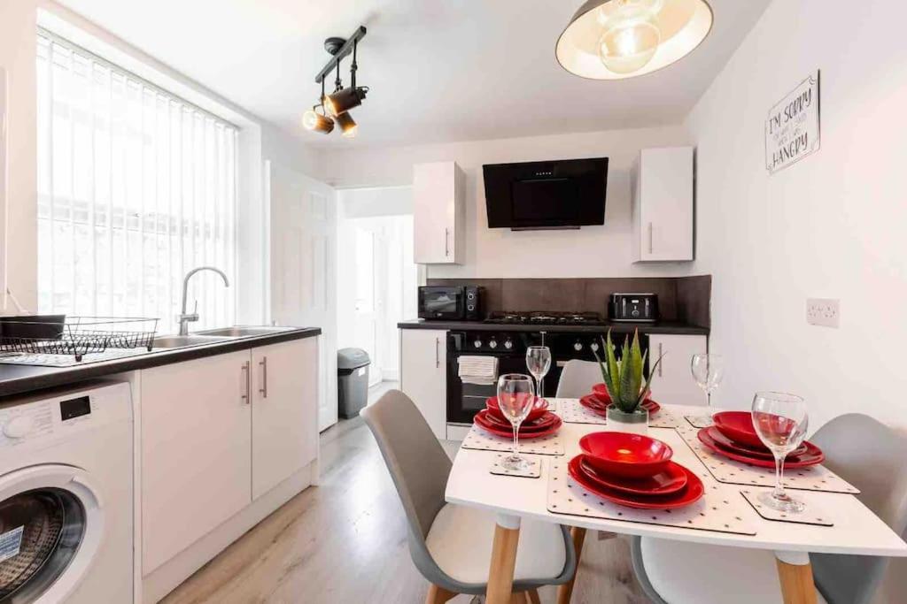 Walton Breck Apartment *