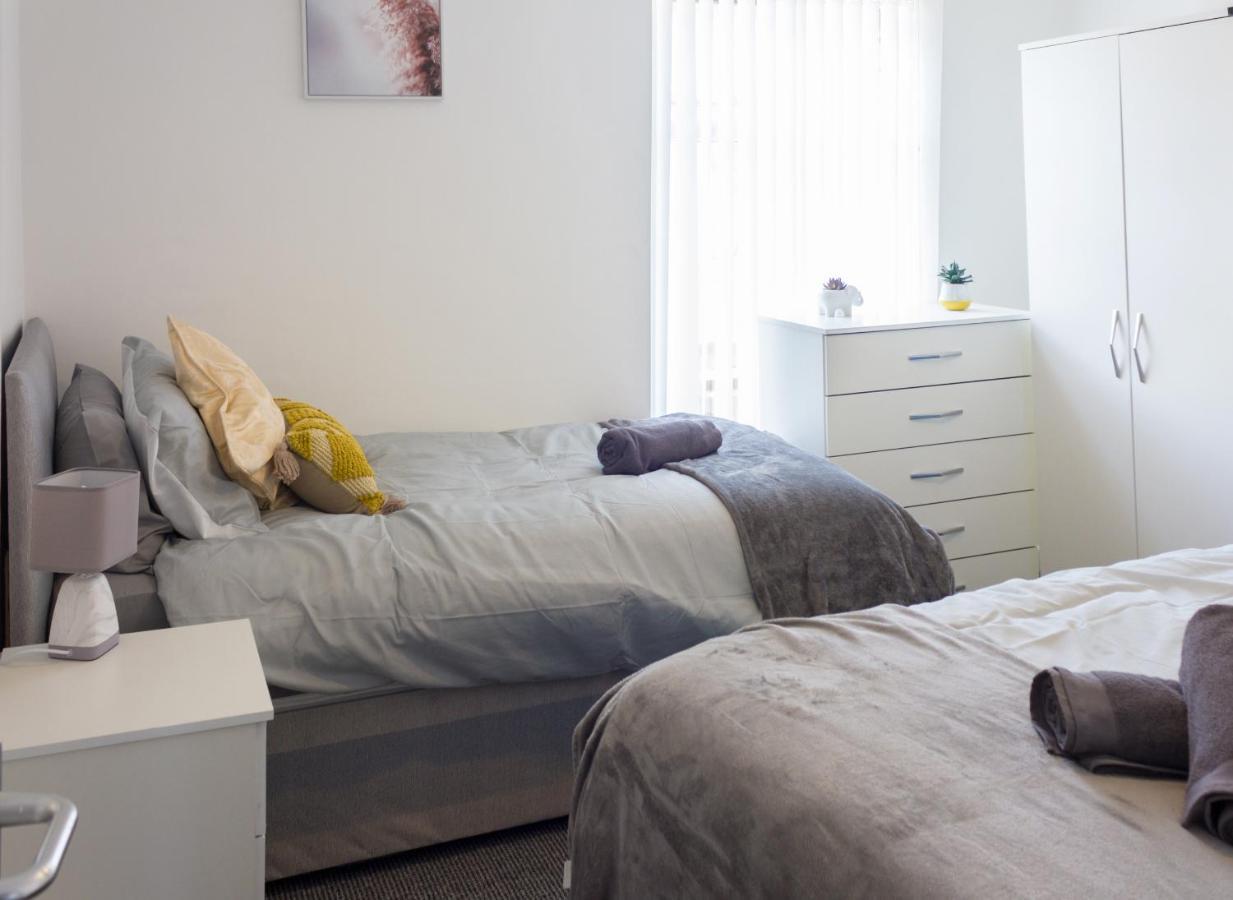 Stylish 3 Bed House, Sleep 7 With Parking Holiday home
