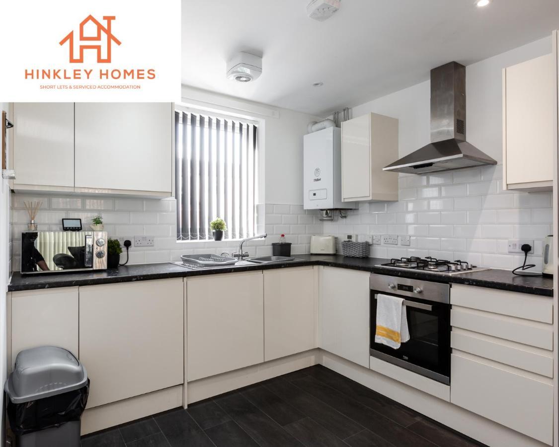 5 Beds - Free Gated Parking - Centre - By Hinkley Homes Short Lets & Serviced Apartment *