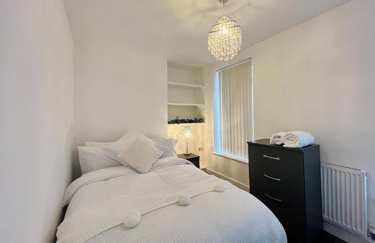 Away From L4 Guest house Liverpool
