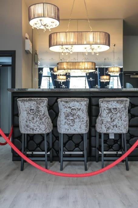 Apartment The V.i.p - Sleeps 24! For Large Groups *