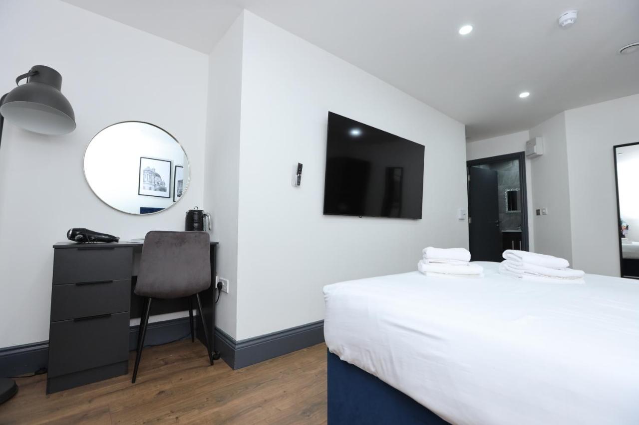 Apartment New Oxford House By Happy Days