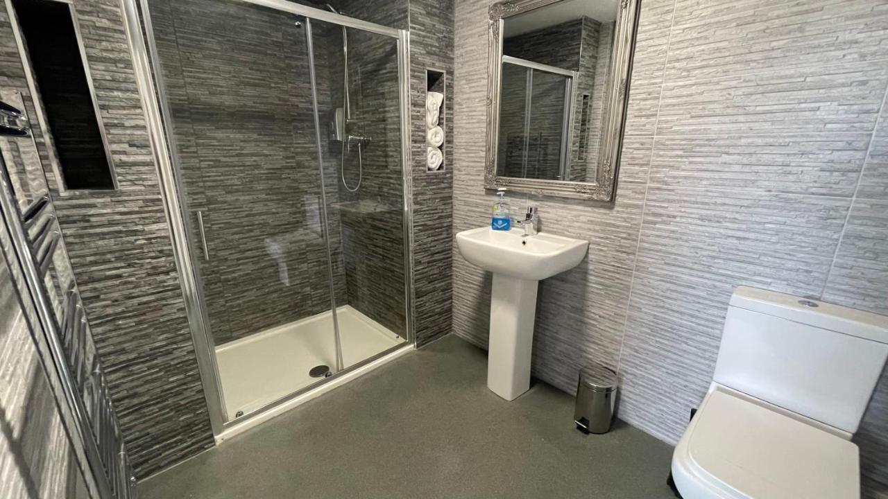 Hosted By Ryan - 2 Bedroom Liverpool