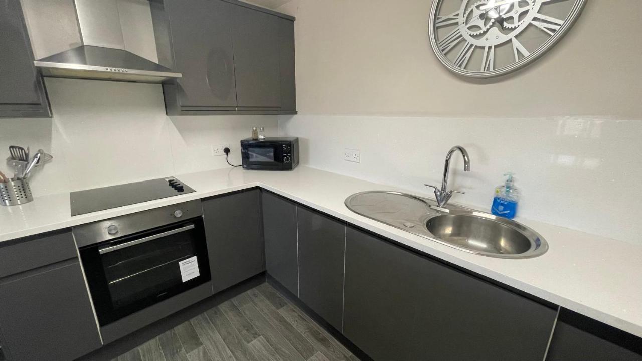 Hosted By Ryan - 2 Bedroom Apartment Liverpool