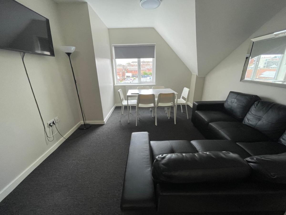 Hosted By Ryan - 3 Bedroom Penthouse * Liverpool