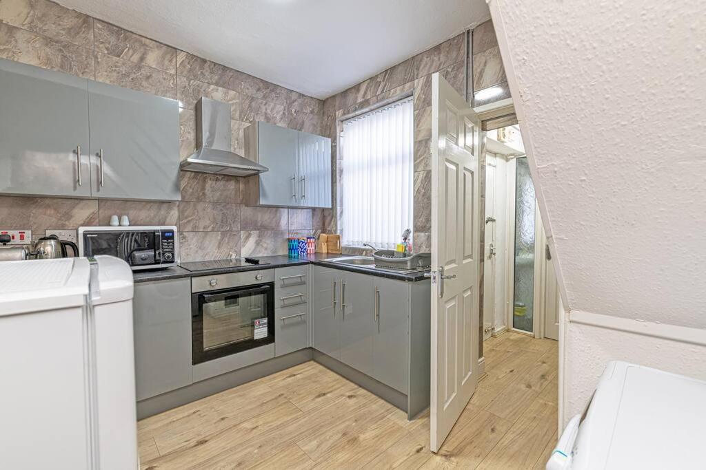 Serviced 2 Bedroom House