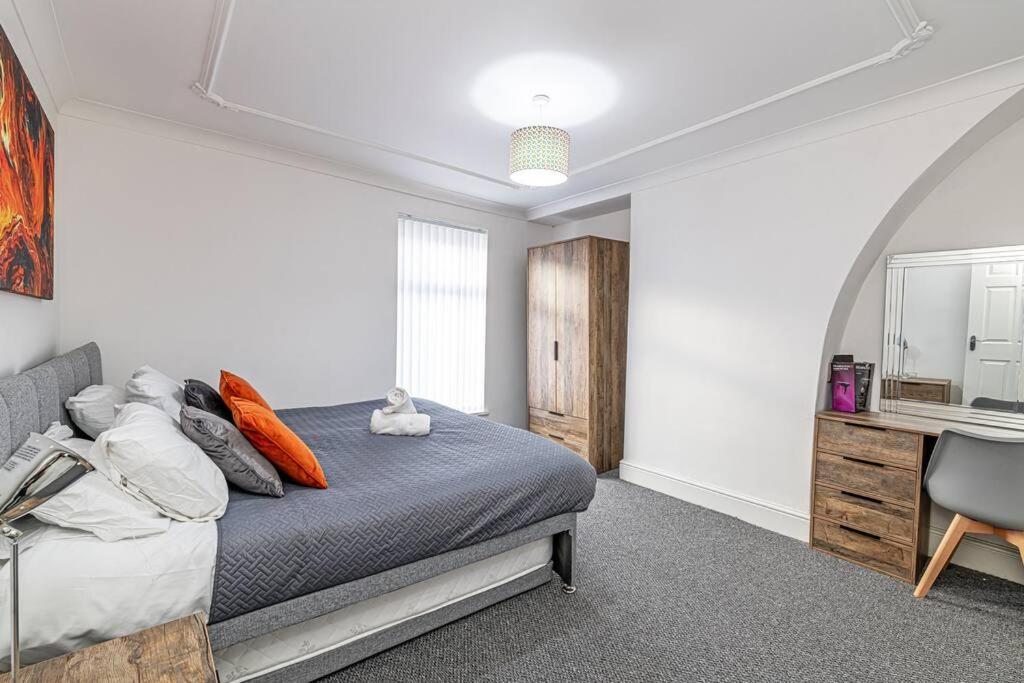 Serviced 2 Bedroom House * Liverpool