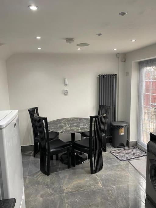 2 Bed House Sleeps 4-5