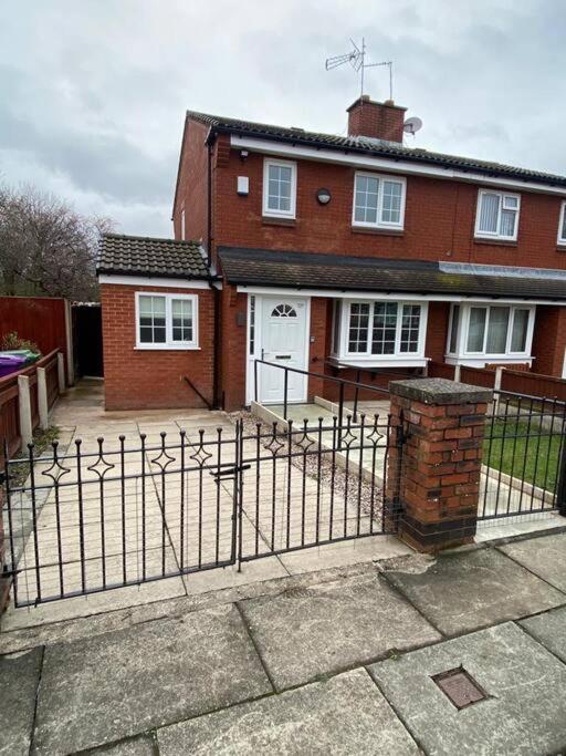 2 Bed House Sleeps 4-5
