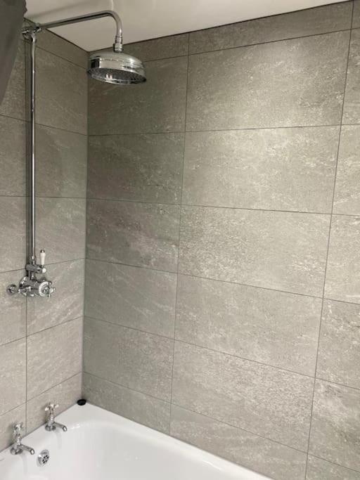 2 Bed House Sleeps 4-5