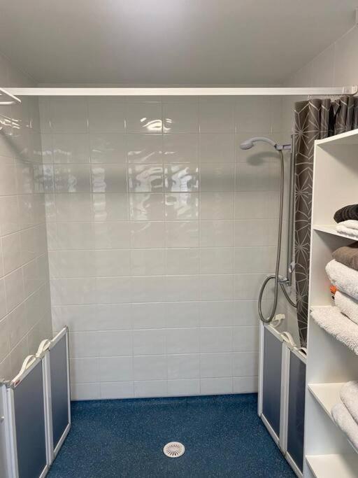 2 Bed House Sleeps 4-5 *