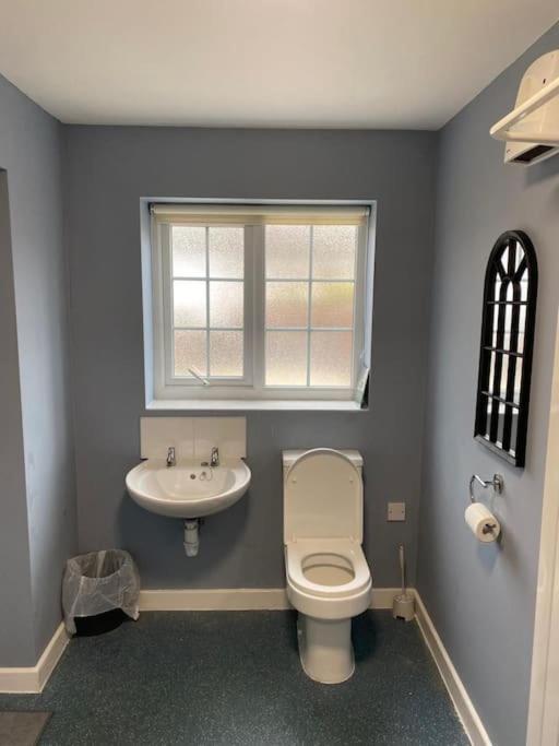 2 Bed House Sleeps 4-5 Holiday home Liverpool