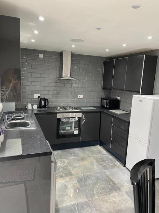 2 Bed House Sleeps 4-5 *