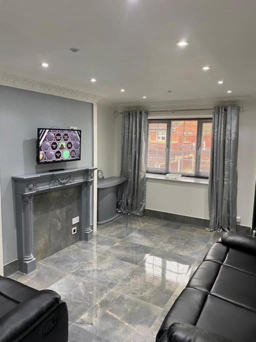 2 Bed House Sleeps 4-5 Holiday home *