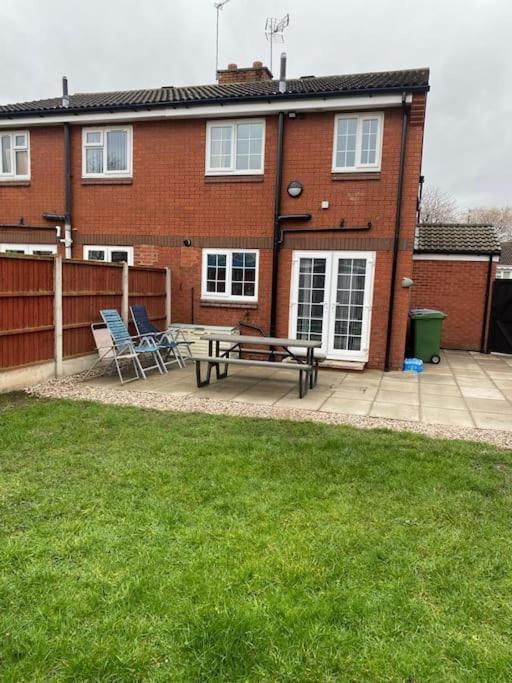 2 Bed House Sleeps 4-5 *