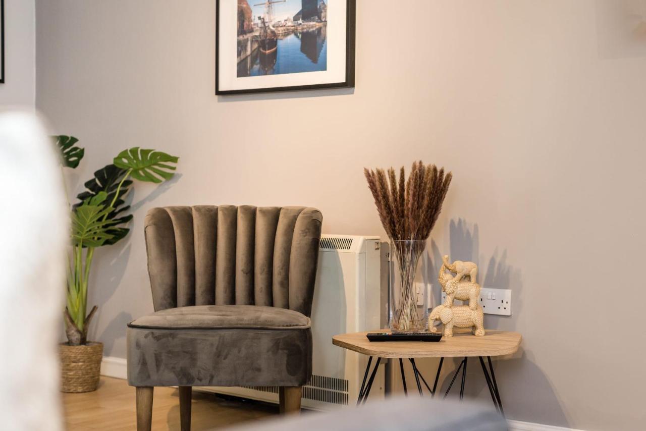 Host - Central Modern Two Bedroom Apt - Secure Parking!