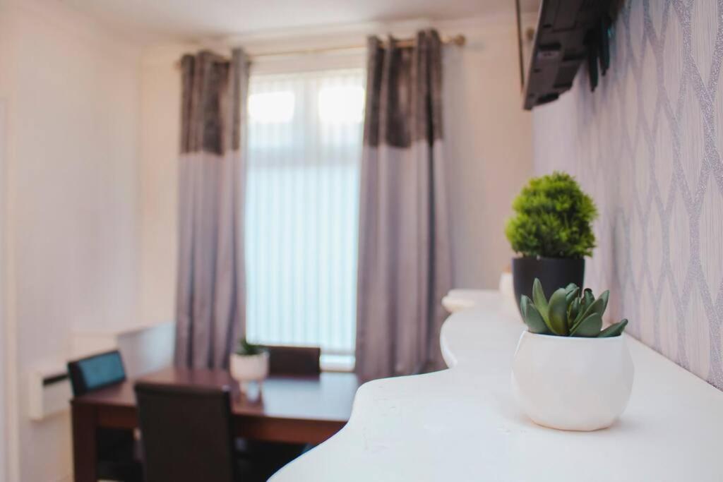 Hearty 2-br House Close To City Centre Holiday home Liverpool