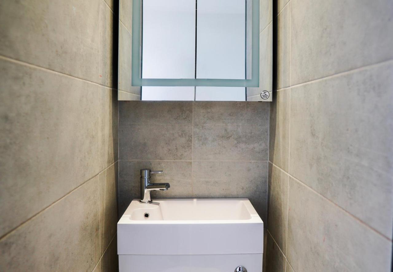 Homestay Modern Downtown Sanctuary *