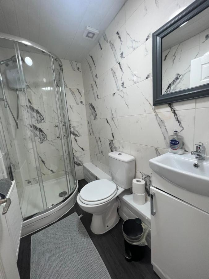 Large 3 Bed - 10 Mins To Centre *