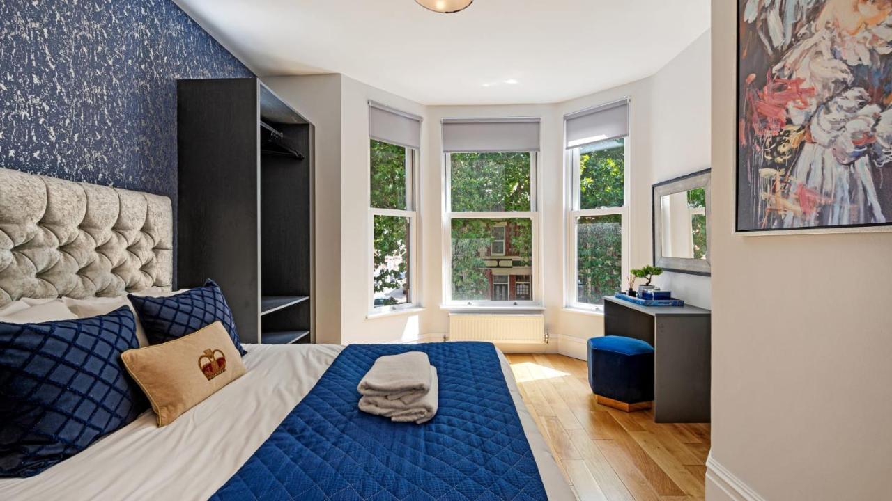 Host & - Kensington Quarters